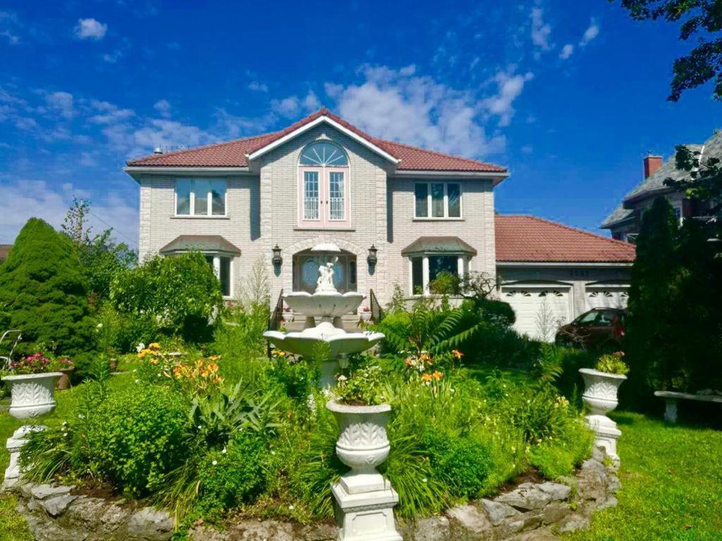 Villa Alexandrea Niagara Falls Exterior photo