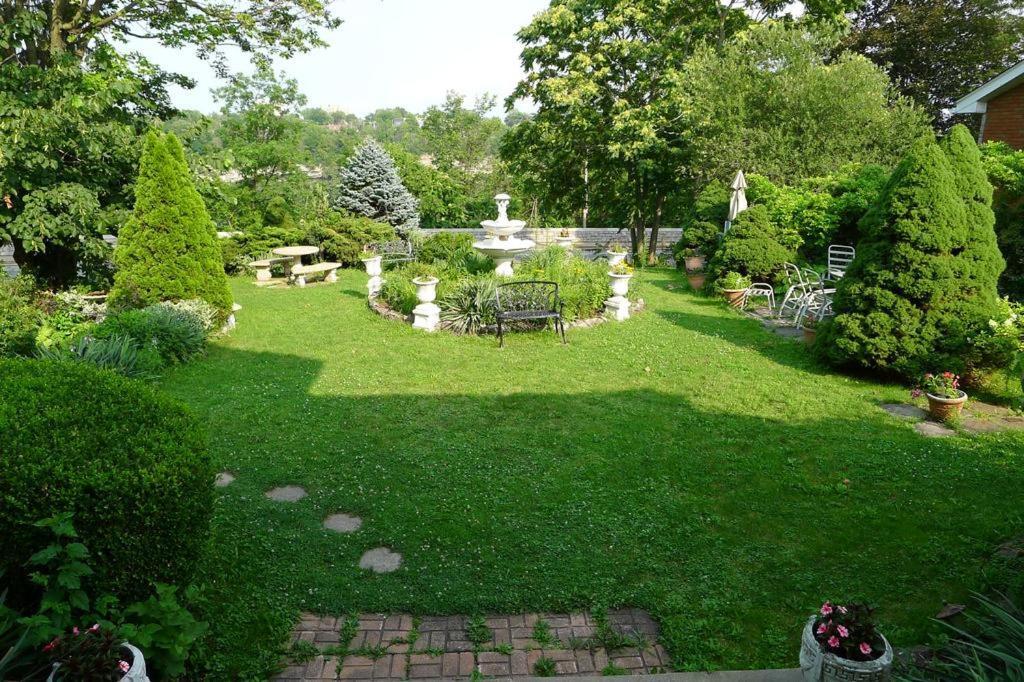 Villa Alexandrea Niagara Falls Exterior photo